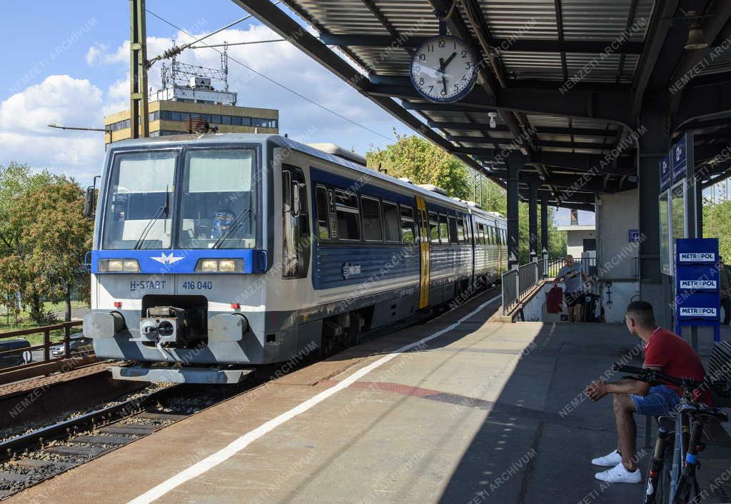 Közlekedés - Budapest - Kőbánya alsó vasútállomás