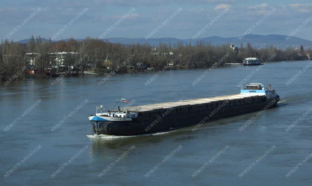 Közlekedés - Budapest - Vízi szállítás a Dunán