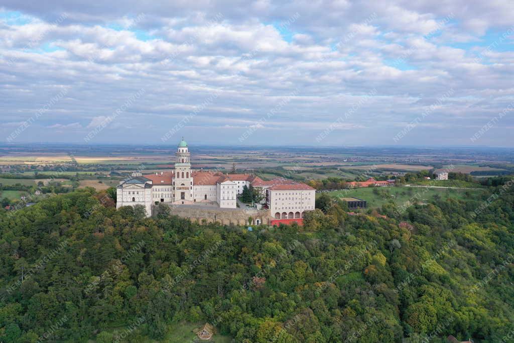 Egyház - A Pannonhalmi Bencés Főapátság