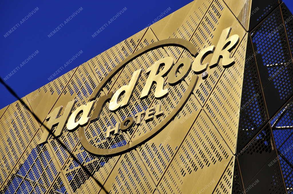 Idegenforgalom - Megnyílt az ötcsillagos Hard Rock Hotel Budapest