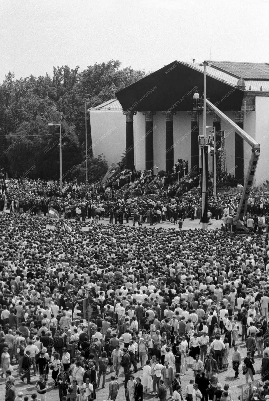 Nagy Imre és társai búcsúztatása - Hősök tere