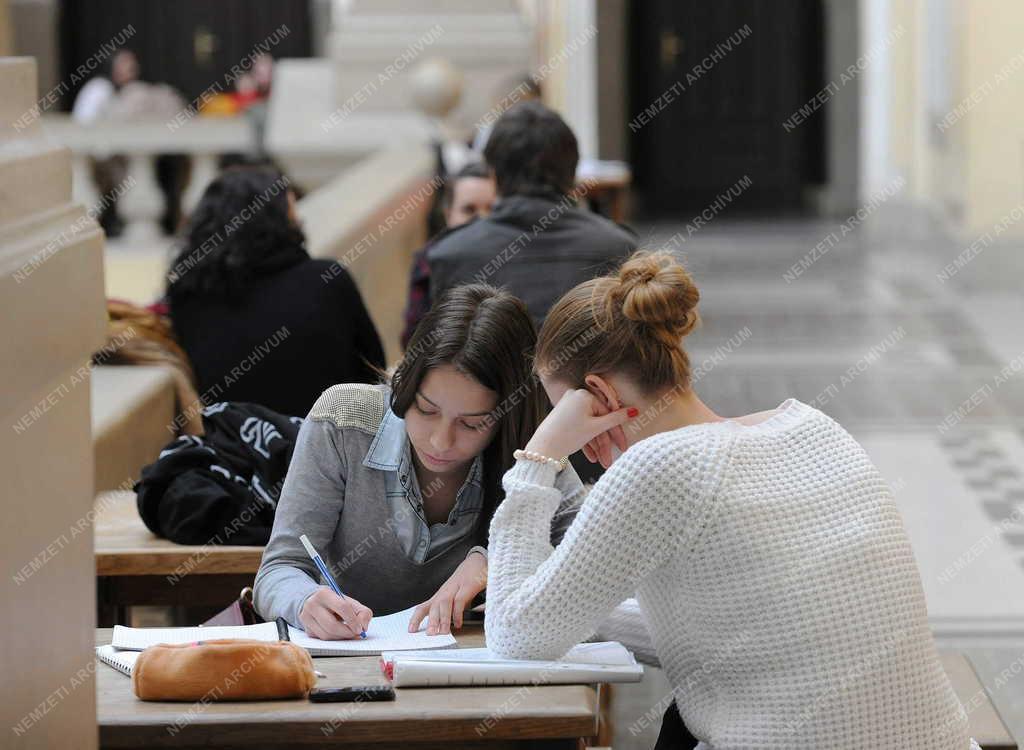 Felsőoktatás - Debrecen - Vizsgaidőszak a Debreceni Egyetemen