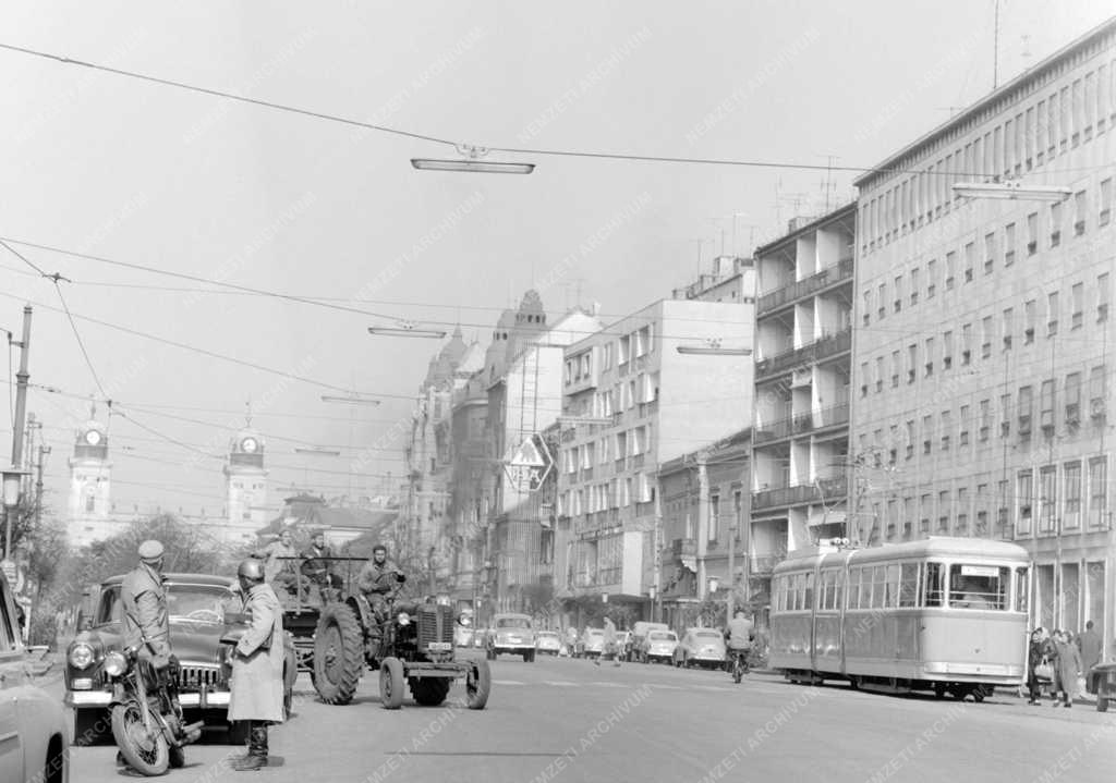 Városkép-életkép - A debreceni Vöröshadsereg útja