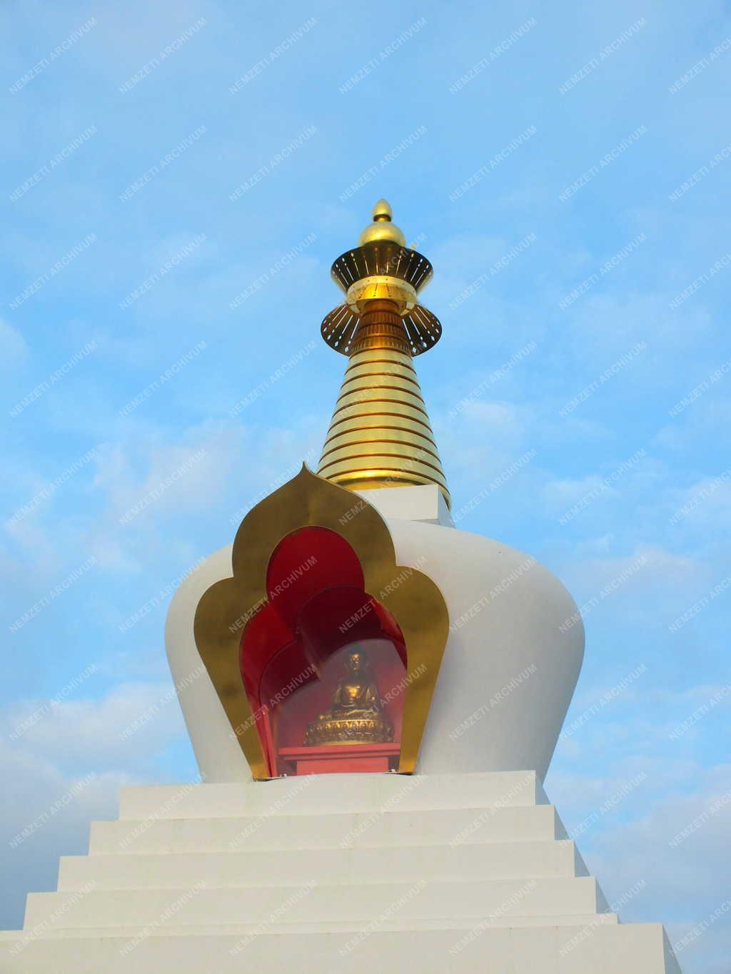 Épület - Becske - Buddhista sztúpa