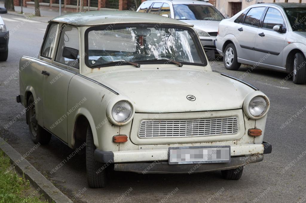 Közlekedés - Budapest - Trabant 601 típusú személyautó