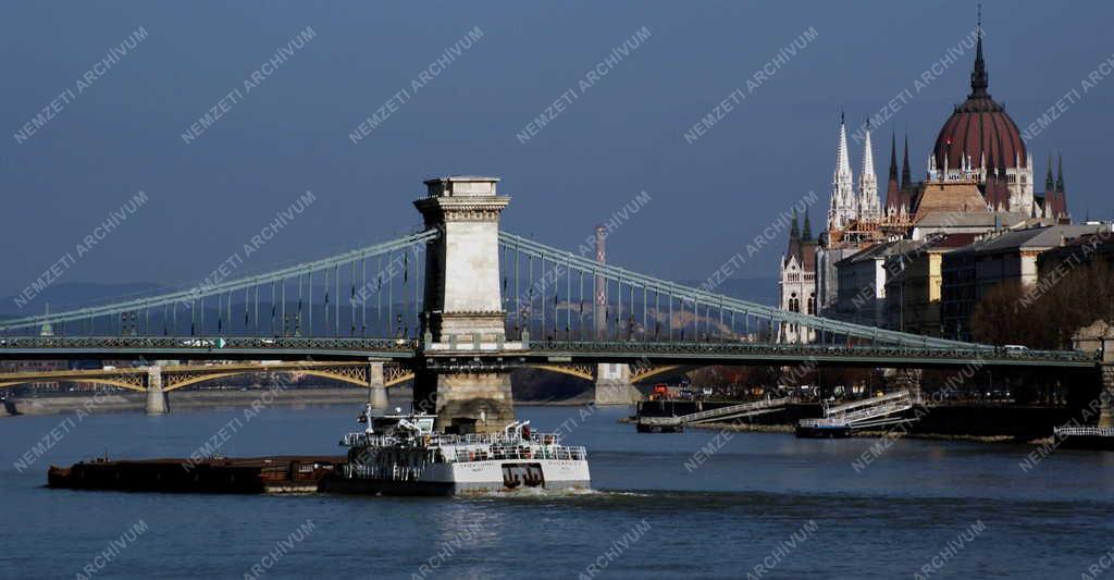 Vízi közlekedés - Budapest - Áruszállítás a Dunán 