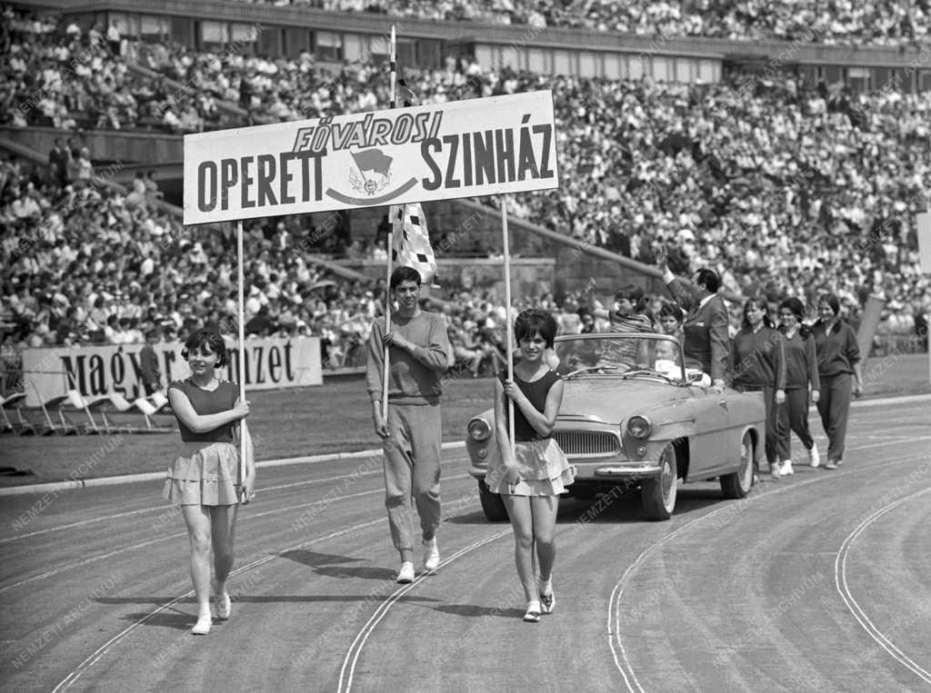 Sport - SZÚR olimpia a Népstadionban