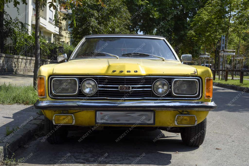 Közlekedés - Budapest - Old Timer Ford