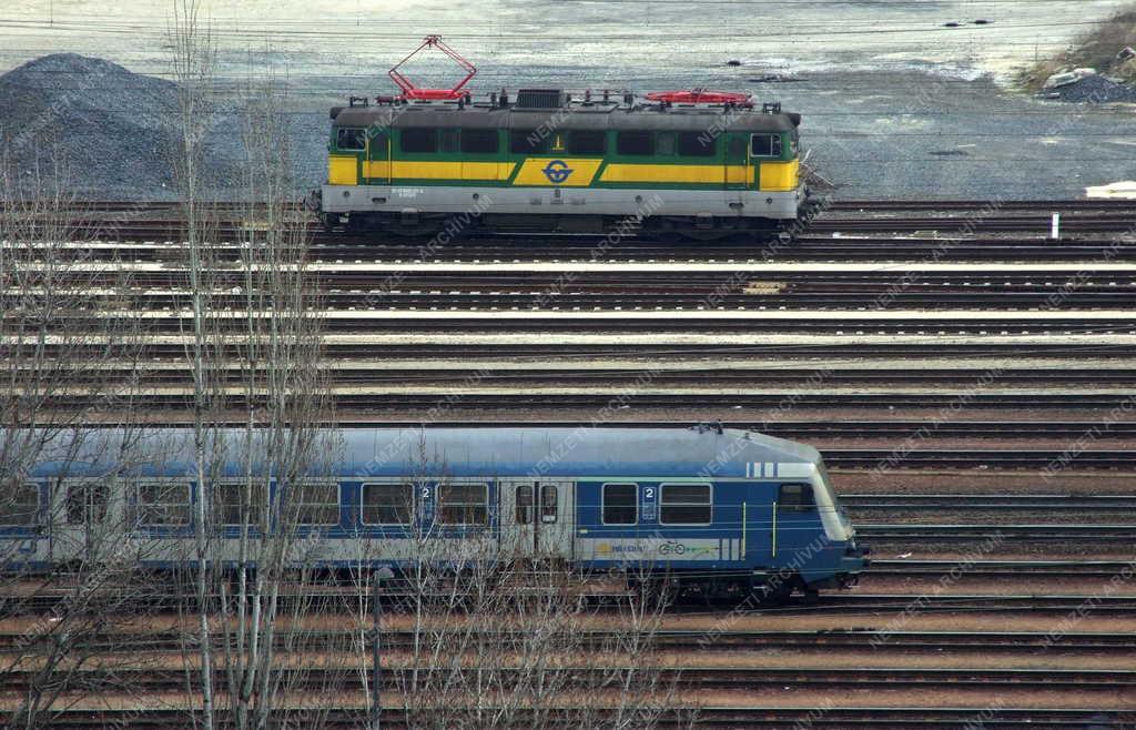 Közlekedés - Budapest - Vonatok a kelenföldi  pályaudvaron