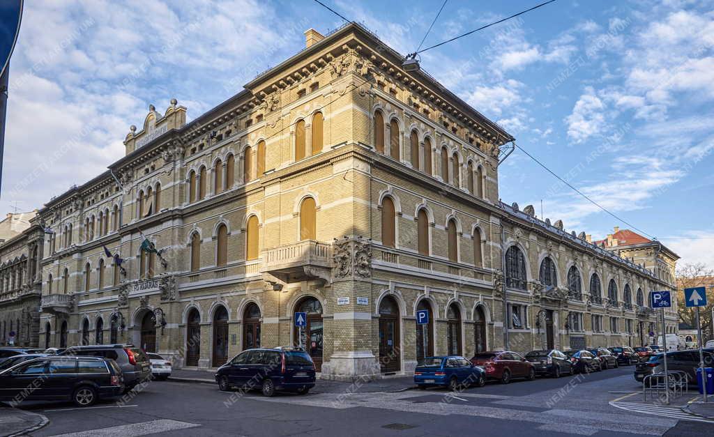 Kereskedelem - Budapest - Hunyadi téri vásárcsarnok