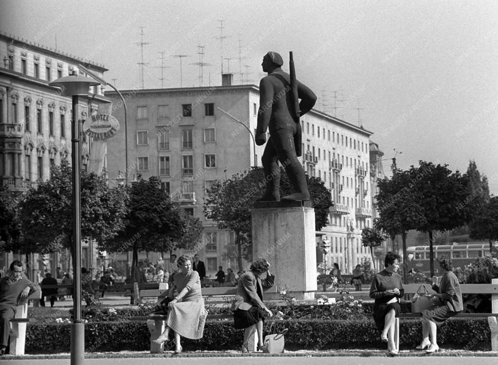 Városkép-életkép - Győr - A Tanácsház tér