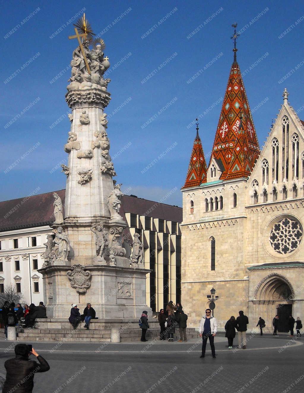 Turizmus - Budapest - Külföldiek a budai Várban