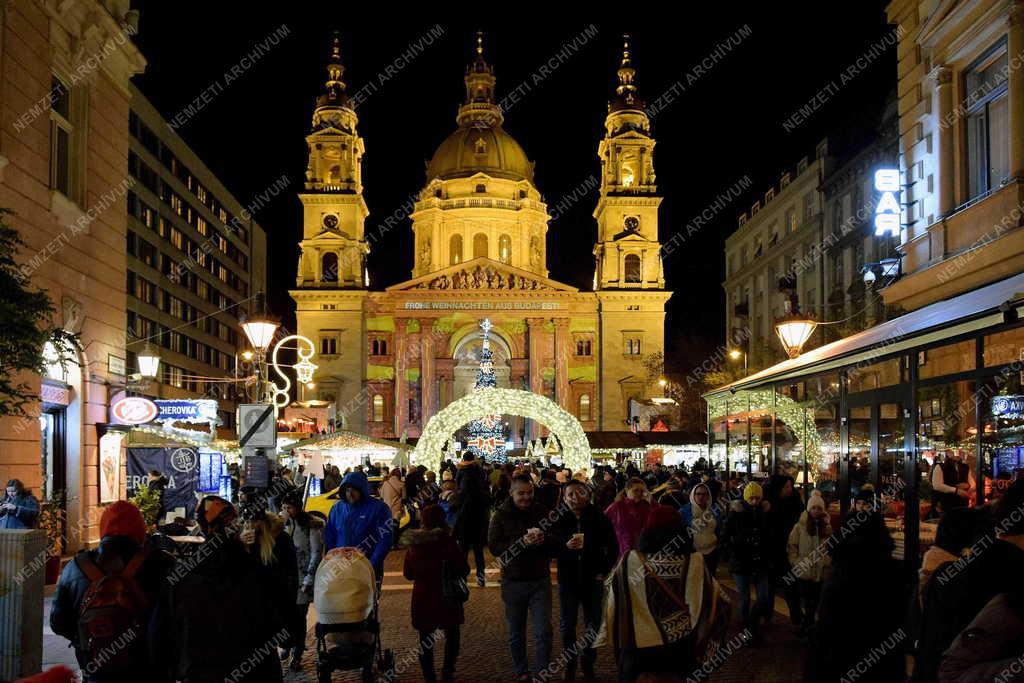 Ünnep - Budapest - Adventi vásár a Bazilikánál