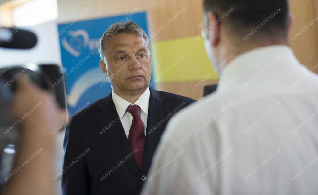 Orbán Viktor az Európai Néppárt portugáliai frakciótanácskozásán