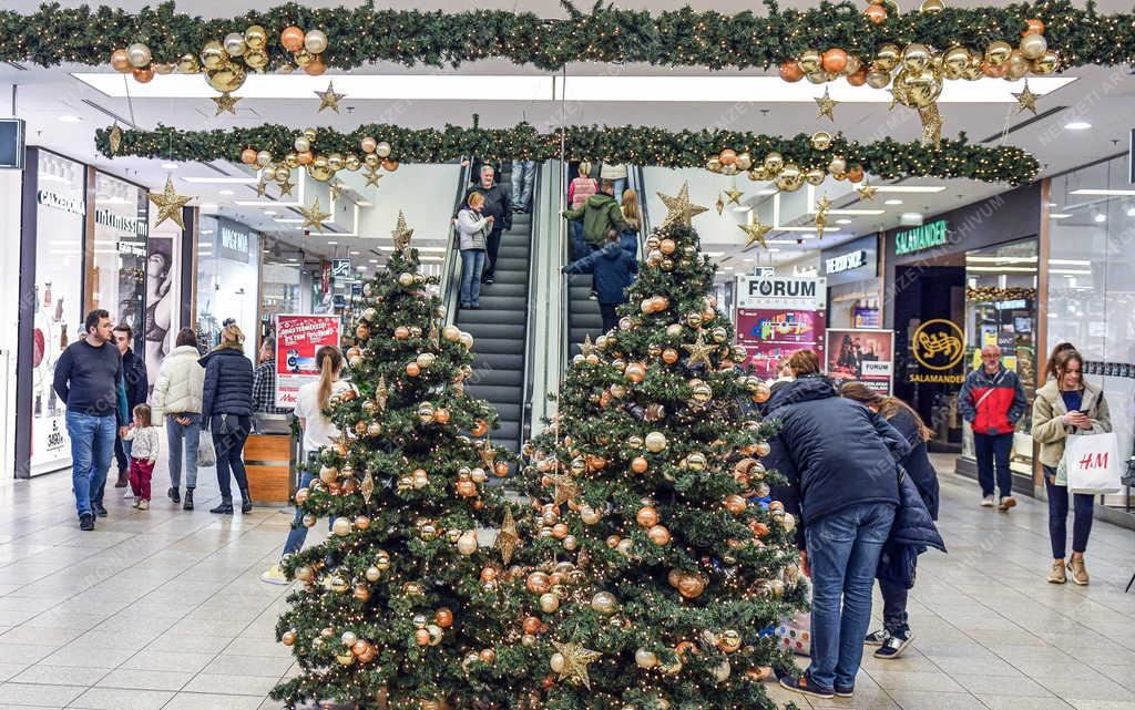 Kereskedelem - Debrecen - Karácsonyi vásár a Fórum bevásárlóközpontban 