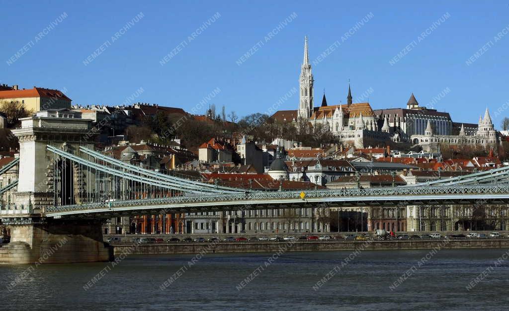 Városkép - Budapest - A budai Vár részlete a Lánchíddal