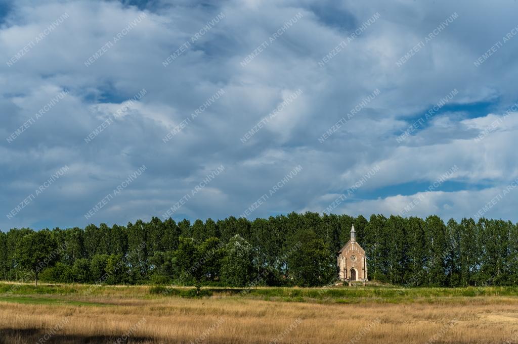 Vallás - Lórév - Zichy-kápolna