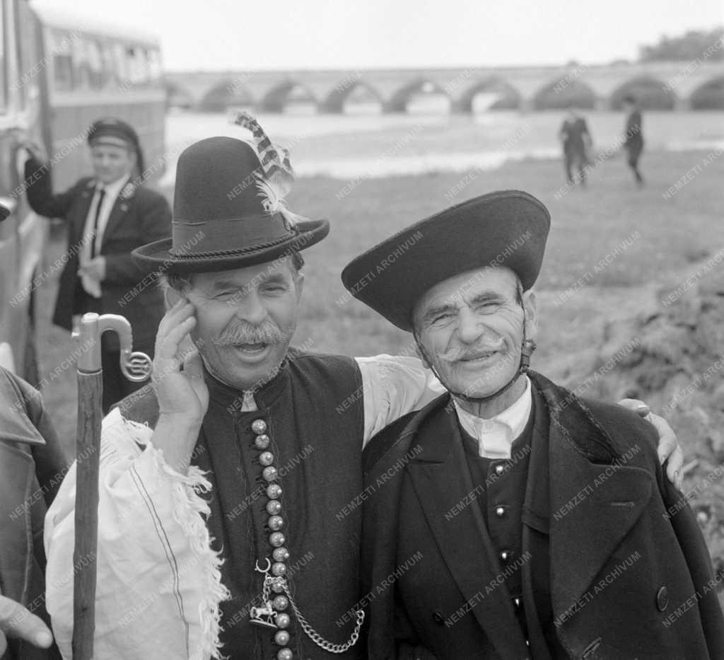 Kultúra - Hortobágyi hídi vásár - Csikós, juhász