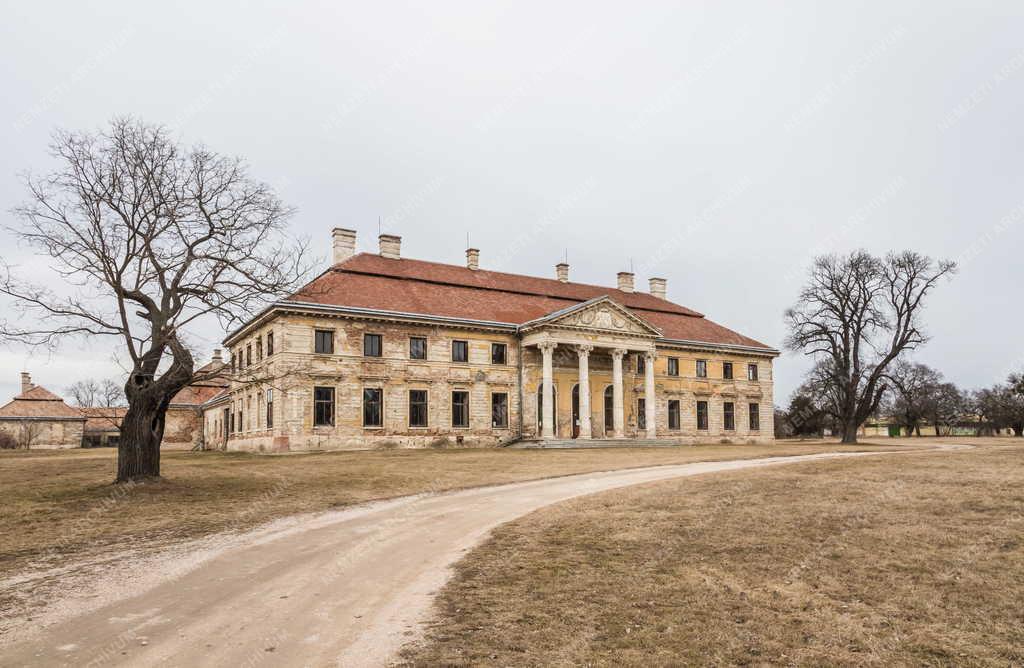 Műemlék - Lovasberény - Cziráky-kastély 