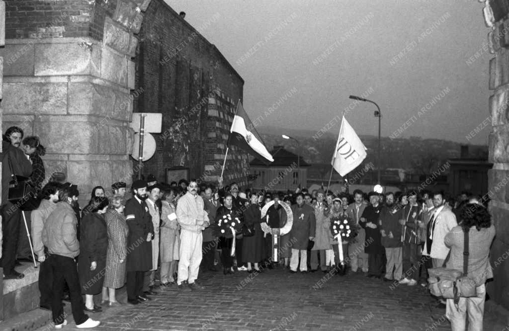 Ünnep - Március 15. - Demonstráció a Budai Várban