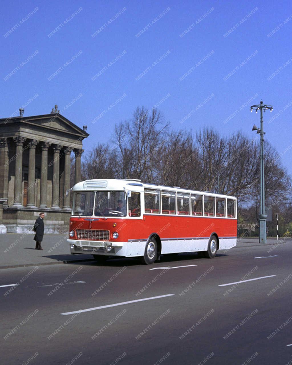 Közlekedés - Ikarus 557 panoráma autóbusz