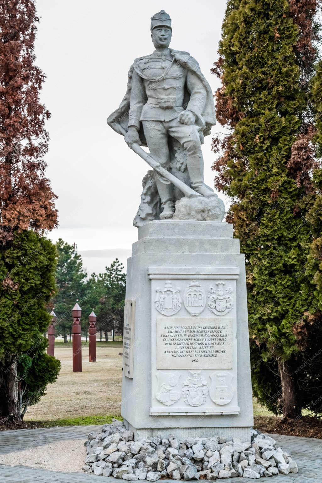 Kegyelet - Székesfehérvár - Szentlélek katonai temető 