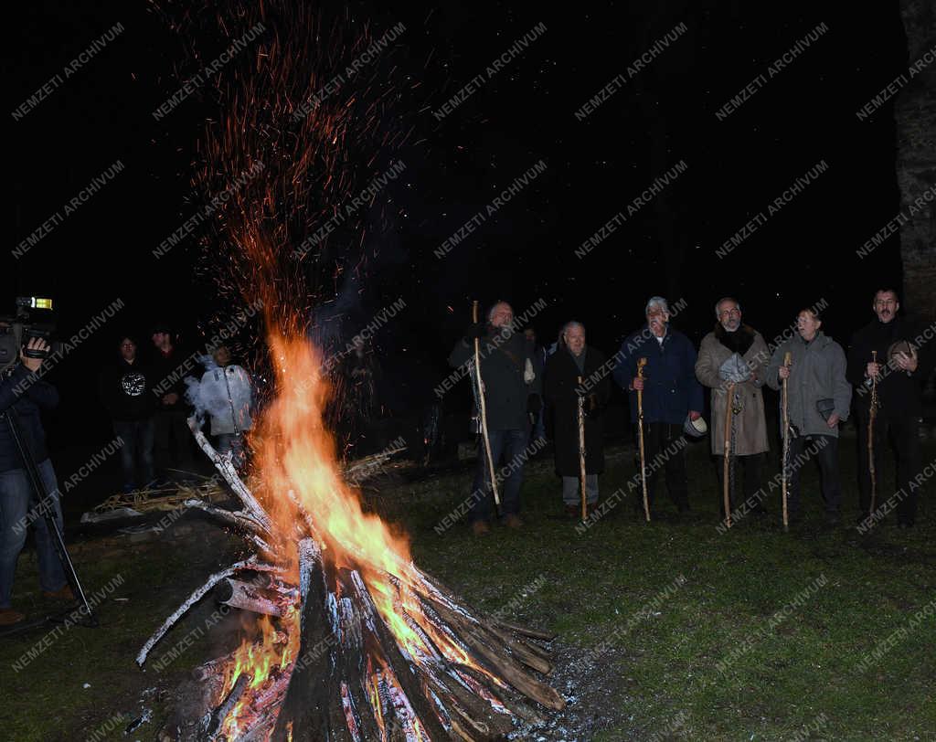 Néphagyomány -  Hajdúböszörmény - István-napi regölés Zeleméren