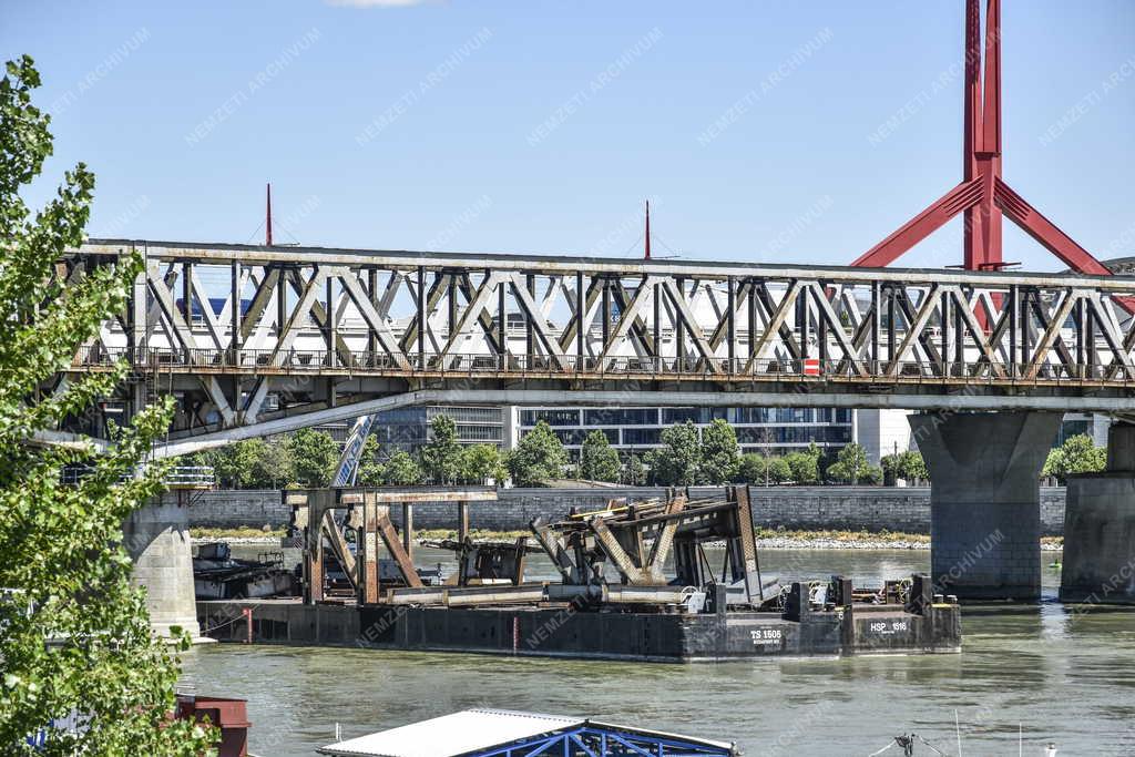 Közlekedés - Budapest - Összekötő vasúti híd