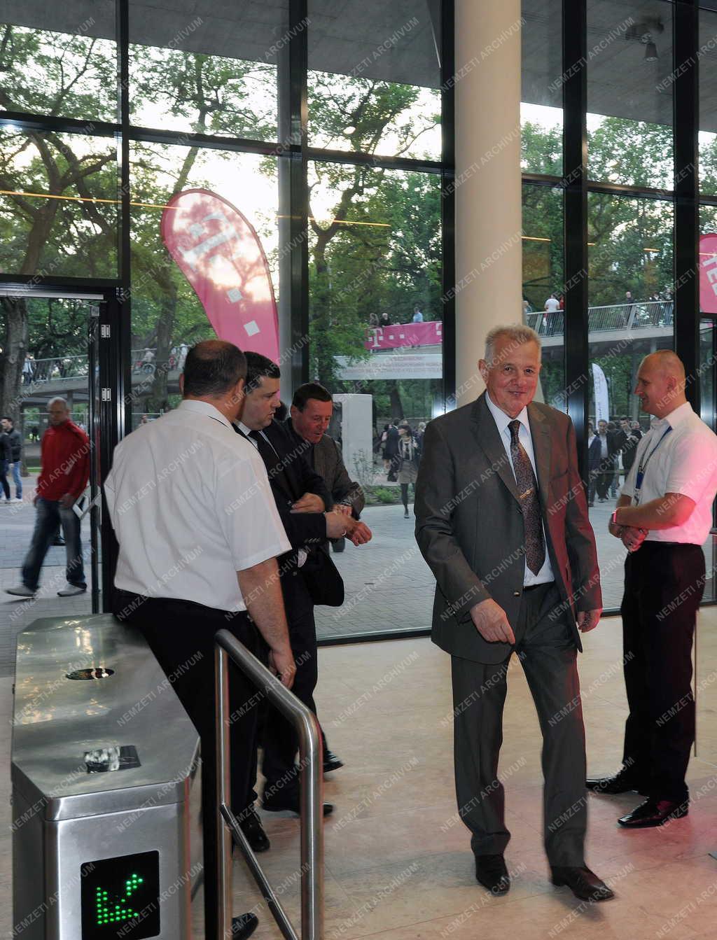 Sportlétesítmény - Debrecen - Felavatták a  Nagyerdei Stadiont