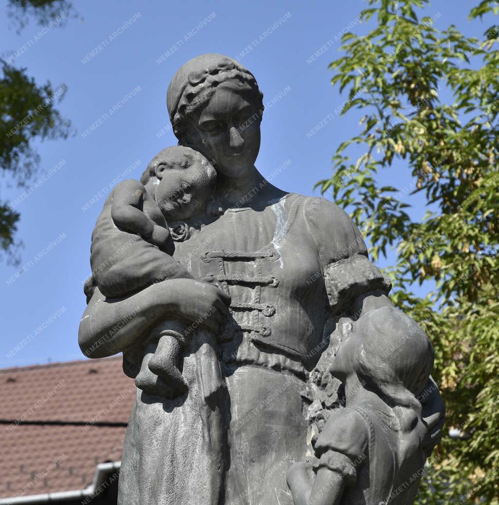 Műalkotás - Budapest - Anyák szobra