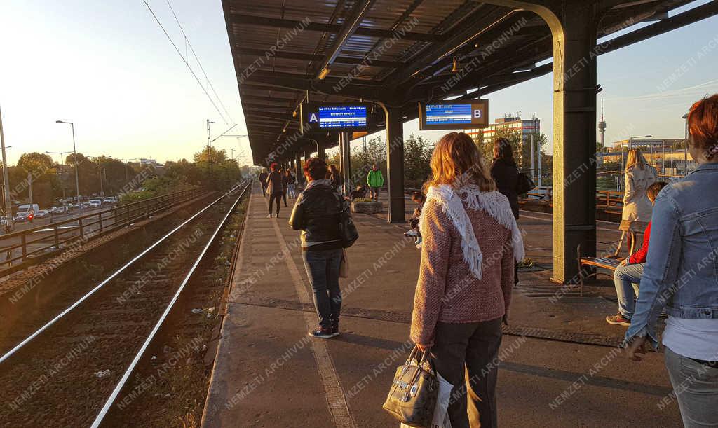 Közlekedés - Budapest - Kőbánya alsó vasútállomás