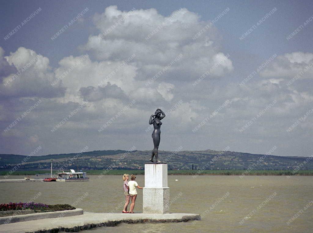 Idegenforgalom - Velencei-tó - Új szobor