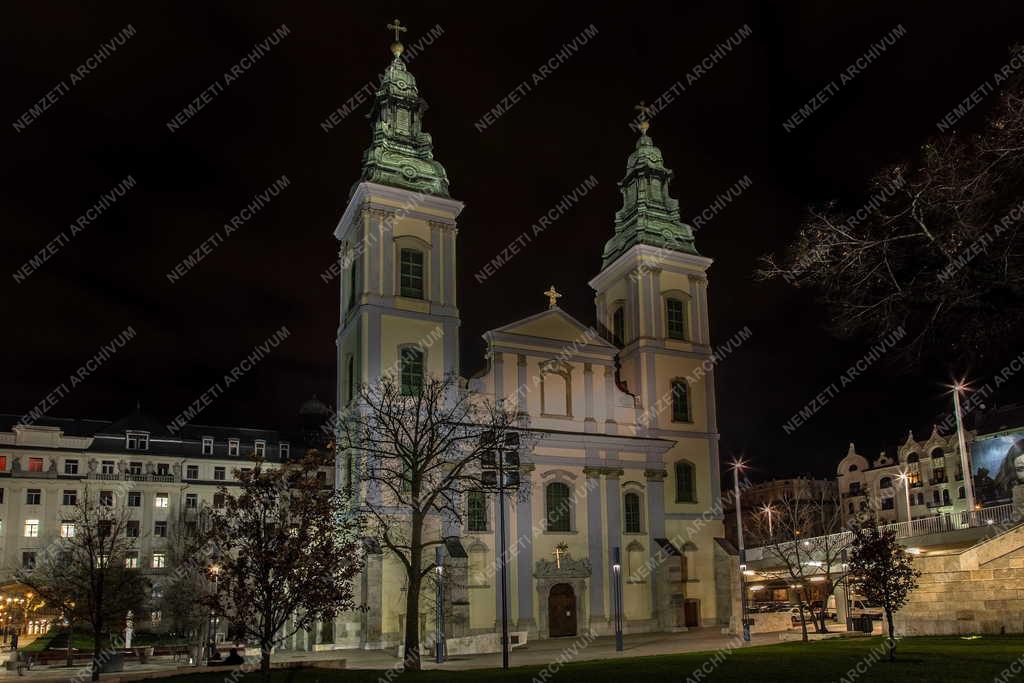 Egyházi épület - Budapest - Belvárosi plébániatemplom 