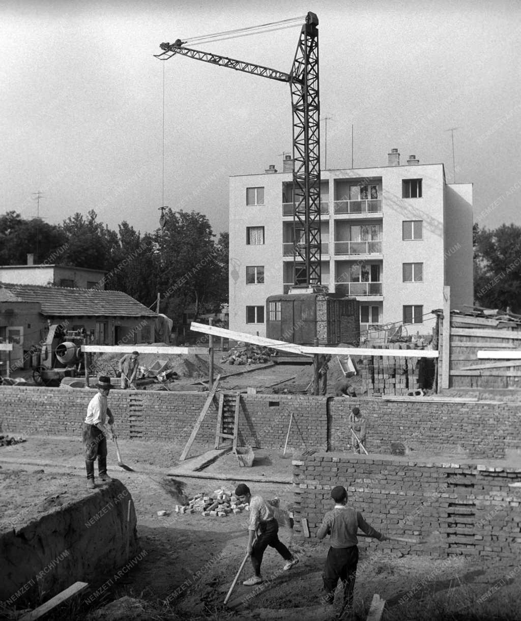 Településfejlesztés - Ifjúsági lakóház épült Debrecenben