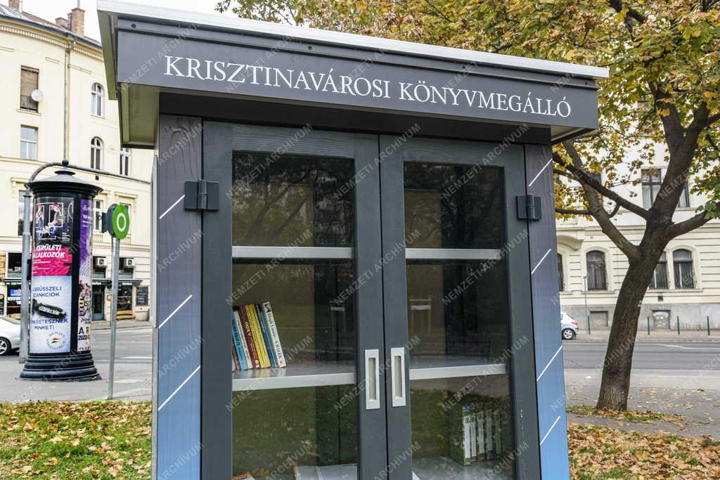 Szabadidő - Városkép - Köztéri könyvmegálló szekrény a Krisztina városrészben