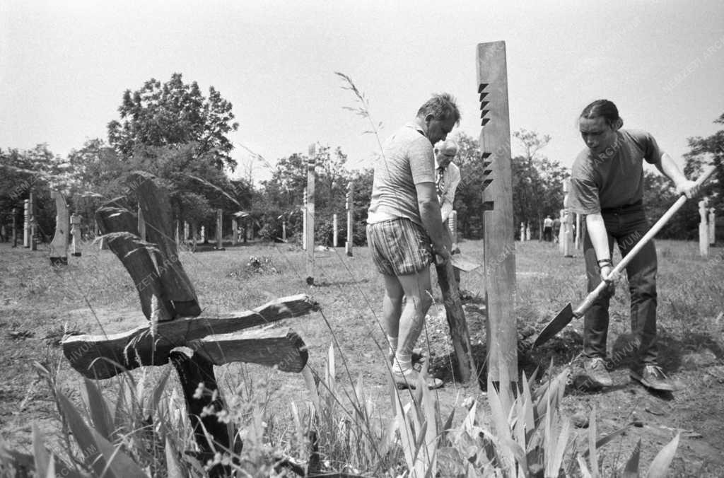 Megemlékezés - Kopjafák az 1956-os áldozatoknak