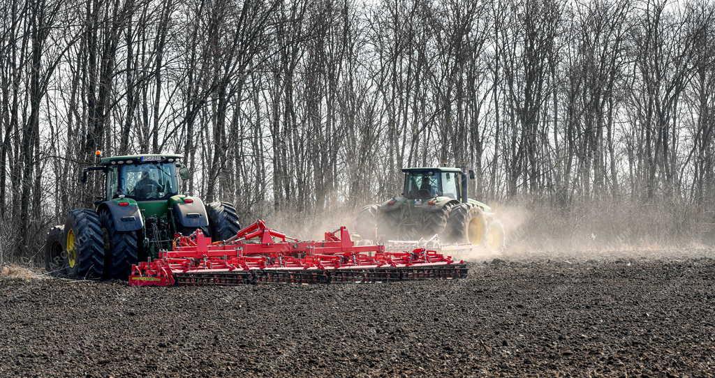 Mezőgazdaság - Tavaszi talajmunkák a debreceni Agrárgazdaság Kft.-nél 