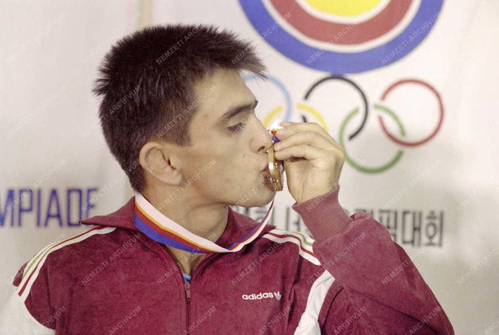 Sport - Olimpia - Birkózás - Sike András aranyérmes