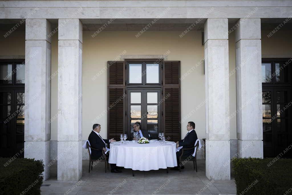 Orbán Viktor az unitárius püspökkel tárgyalt