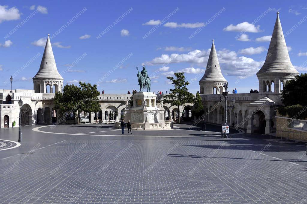 Turizmus - Budapest - A Szentháromság tér járvány idején