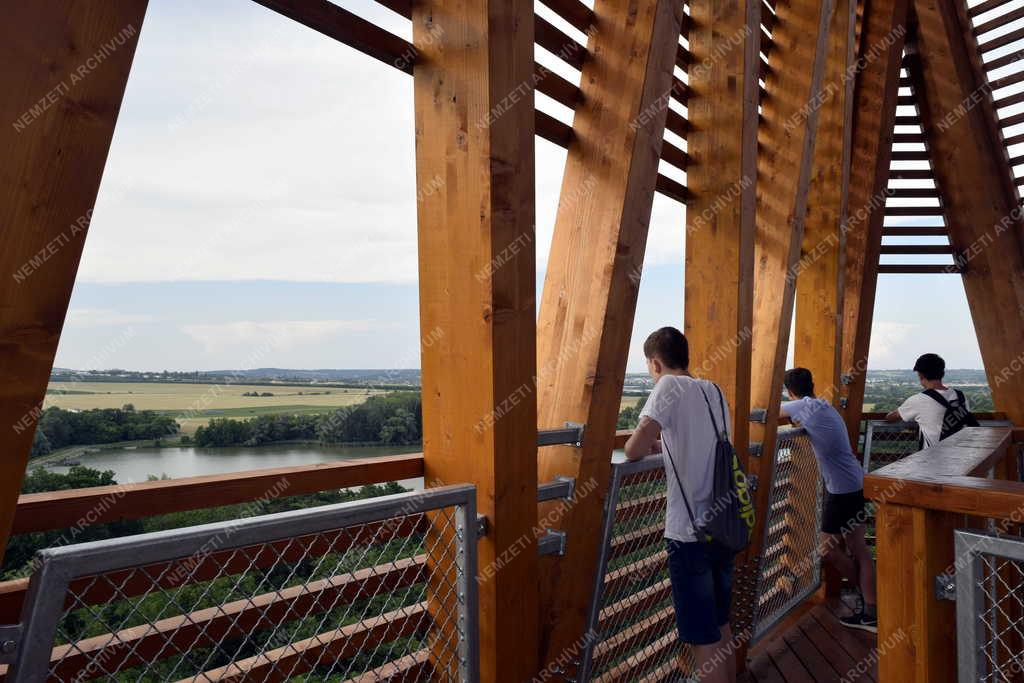 Turizmus – Megnyílt Budapesten a Naplás-tavi, 22 méter magas kilátó