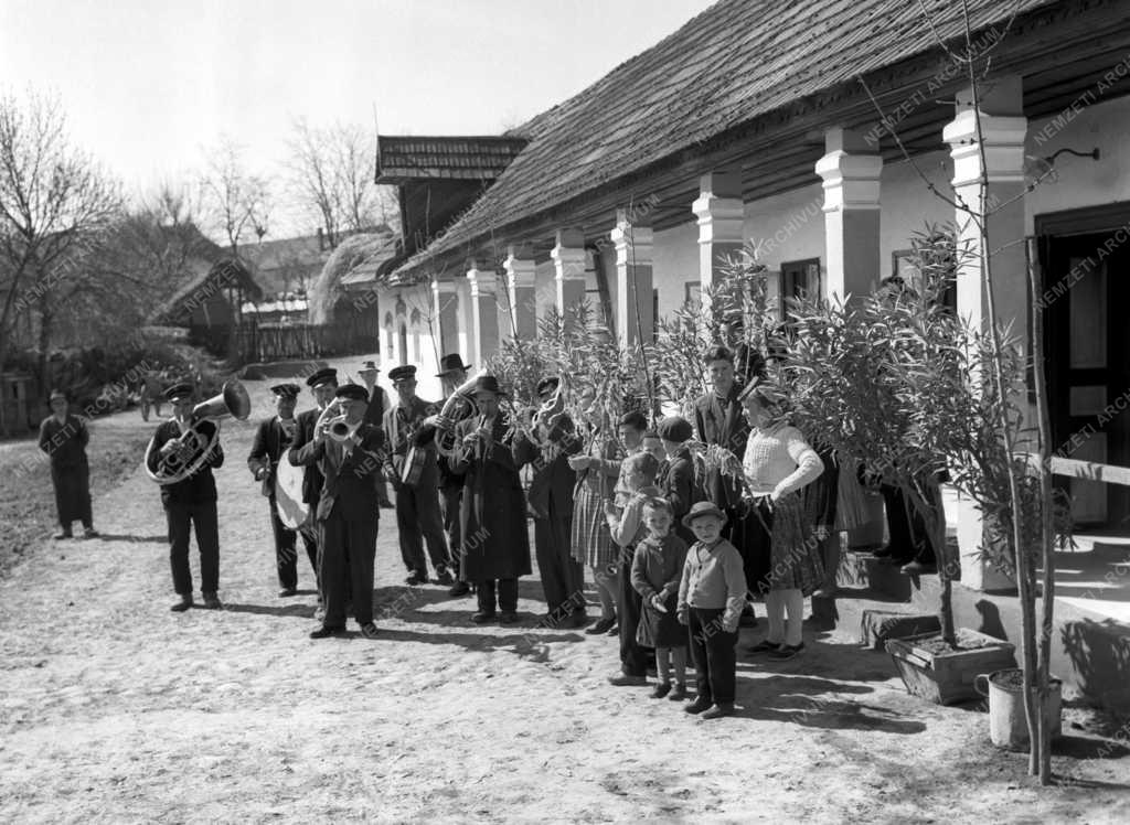 Ünnep - Május 1. - Rezesbanda reggeli ébresztője