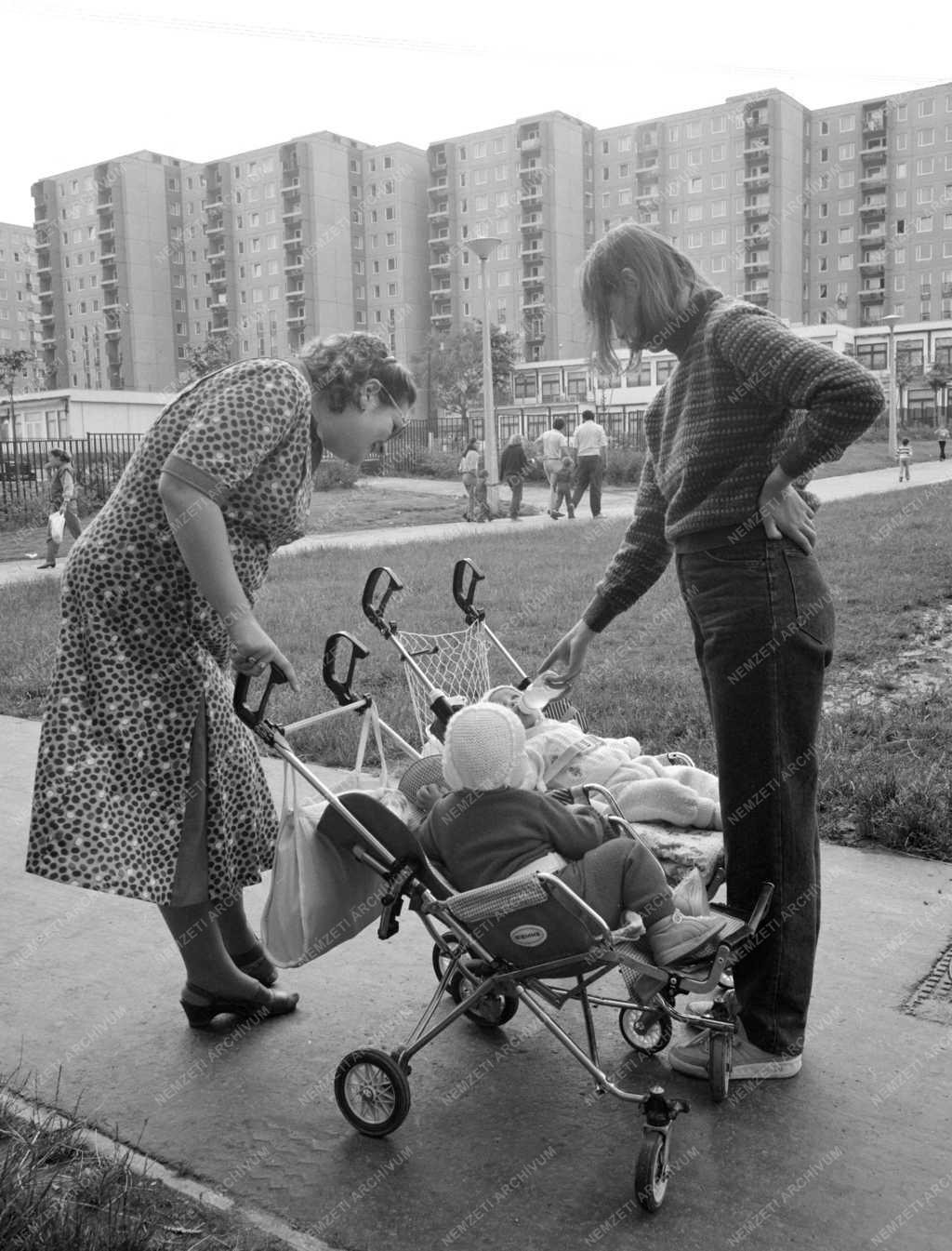 Életkép - Élet a Gazdagréti lakótelepen