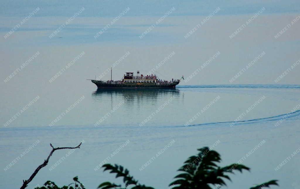 Közlekedés - Tihany - A Jókai nosztalgiahajó a Balatonon