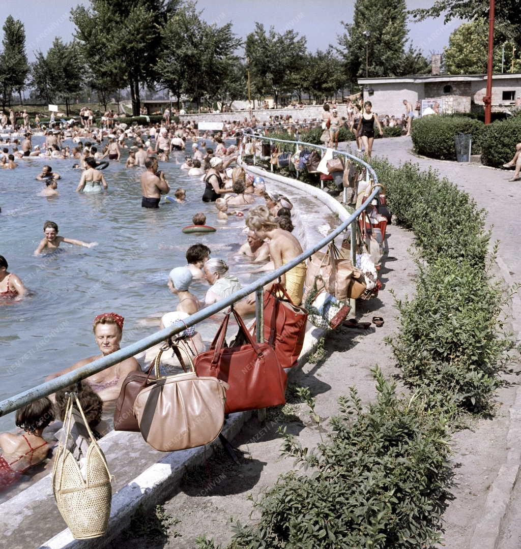 Szabadidő - Szabadság Strandfürdő