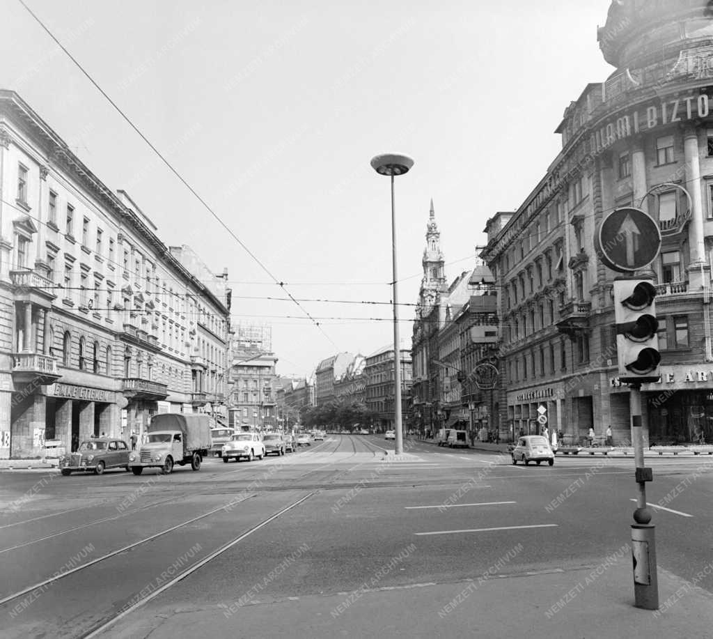 Városkép-életkép - Közlekedés - A Blaha Lujza tér