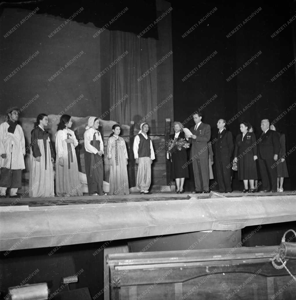 Kulturális kapcsolat - A Koreai Művészegyüttes a Fővárosi Operettszínházban