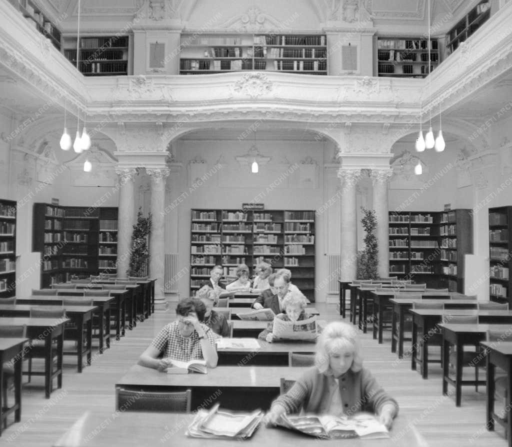 Kultúra - Megnyílt az Állami Gorkij Könyvtár