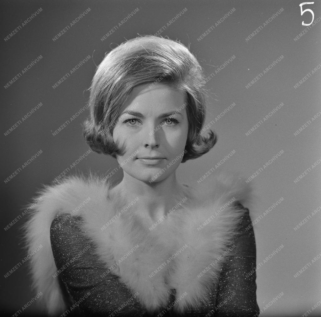 Média - Televízió - Takács Marika, a Magyar Televízió bemondója