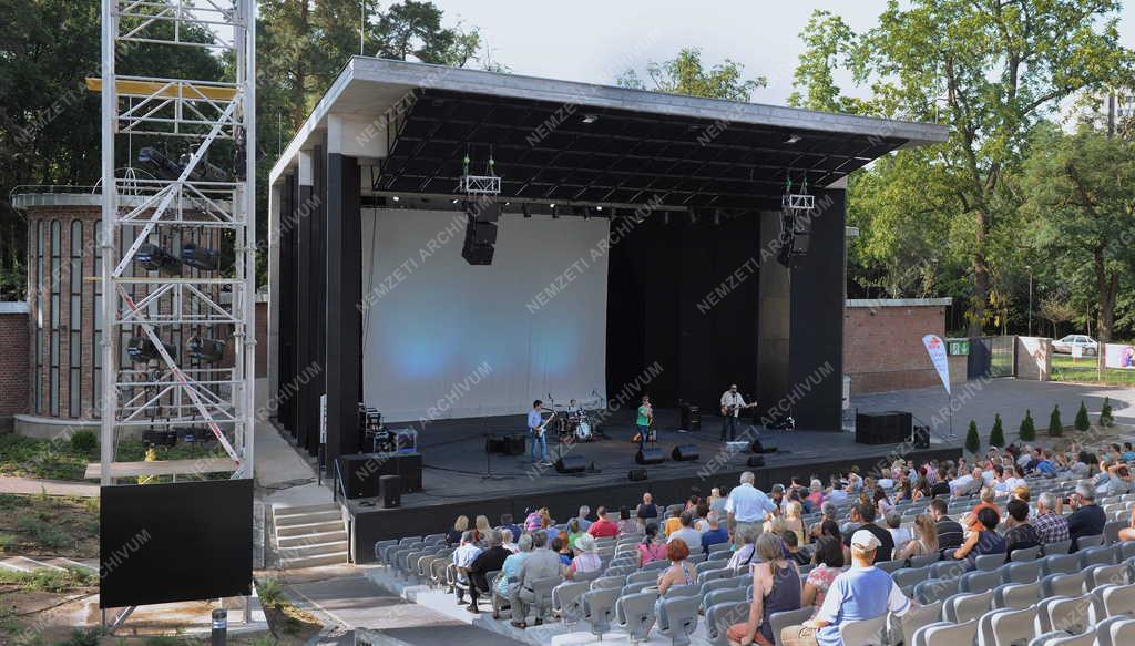 Kultúra - Debrecen - A felújított Nagyerdei Szabadtéri Színpad